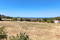 Istra, Višnjan, Građevinsko zemljište 960 m² s prekrasnim pogledom na