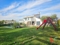 Istra, Višnjan, moderna kuća sa bazenom i uređenom okućnicom, 4SS, #pr