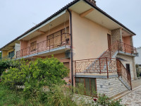 Istra - Vodnjan - obiteljska kuća s dva odvojena stana - pogled more