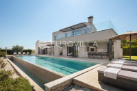 Istra, Vodnjan prekrasna vila neto korisne površine od 250 m² na velik