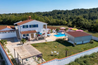 Istra, Žminj, kuća s dva stana, bazen, dodatna parcela