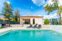 ISTRA, ŽMINJ - Prekrasna prizemnica s lijepom okućnicom od 1011 m2