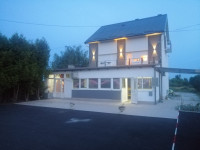 Iznajmljivanje - poslovni prostor + stan