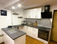 Iznajmljuje se kuća u Peklenici - dostupna odmah!