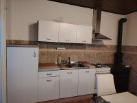 Iznajmljuje se stan u kući