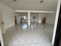 Iznajmljujem poslovno skladišni prostor u Botincu 130m2