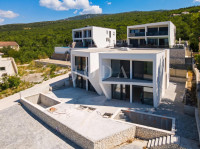 Jadranovo, dvojna kuća s bazenom u roh bau