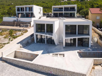 Jadranovo, dvojna kuća s bazenom u roh bau