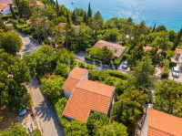JADRANOVO, kuća na izvrsnoj lokaciji