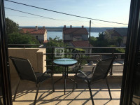 JADRANOVO - kuća s pet apartmana u blizini mora