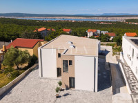 Jadranovo, moderna dvojna kuća s bazenom u roh bau