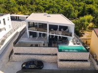 Jadranovo, moderna dvojna kuća s bazenom u roh bau