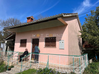 Jadreški, Pula, građevinsko zemljište 2000 m2 sa kućom od 40 m2