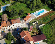 Jedinstven turistički kompleks (325 m²) s grijanim bazenom od 100 m²