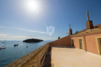 SNIŽENO! Rovinj, stan s impozantnim pogledom na more i terasom