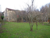 Jelenje-okolica, dvije ruševne kamene kuće u blizini Rječine