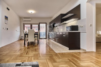 Kajzerica, Kajzerica, četverosobni stan s dvorištem i parkingom, 109 m