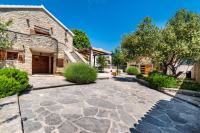 Kamena kuća sa bazenom, Pridraga, 162.00 m2 ( prodaja )