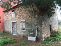 Kamena kuća sa građevinskom parcelom