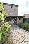 Kamena kuća u nizu-djelomično adaptirana-mirna lokacija