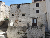 .::: Kamena kuća u nizu za renovaciju u Docu :::.