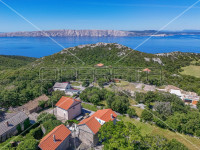 Kamena kuća s velikom terasom i pogledom na more