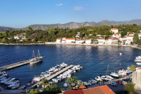 Kamena kuća s pogledom na more