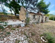 KAMENA KUĆA S POTENCIJALOM ZA VILU