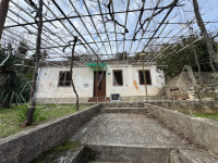 Kamena kuća sa započetom renovacijom, okolica Labina