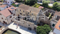 Kamene kuće na rivi i zemljište u Vrboski na otoku Hvaru