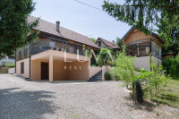 Karlovac, Tušilović, imanje s 2 kuće uz rijeku na prodaju