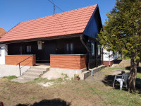 KARLOVAC, VODOSTAJ- DRVENA NOVOUREĐENA KUĆA, SJENIK, GARAŽA I ORANICA