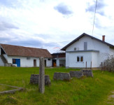 Karlovac, Vojnić, Imanje s kućom, garažom i ljetnom kuhinjom