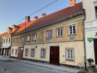 Karlovac; Zvijezda, kuća sa dva odvojena stana pogodno za investiciju