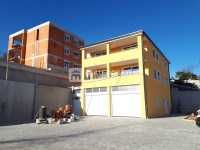 Kastav, 330m2, kuća s dva stana i poslovnim prostorom