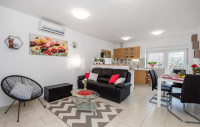 KASTAV, BRNČIĆI - Kuća s okućnicom i bazenom za najam, 75 m2