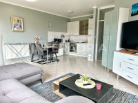 Kaštel Novi | Dugoročni najam dvosobni stan 65 m2 | Lođa | Parking
