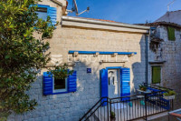 Kaštel Novi, dvoetažni dvosobni stan u centru, NKP 66,69 m2