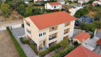 Kaštel Kambelovac – kuća s investicijskim potencijalom, parcela 670 m2