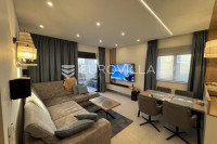 Kaštel Kambelovac, namješten trosobni penthouse s prostranom krovnom t