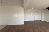 Kaštel Kambelovac, useljiv trosoban stan na izvrsnoj lokaciji
