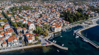 Kaštel Lukšić, 2 kamene kuće sa dvorom, prodaja