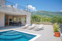 Kaštel Novi - novoizgrađena mediteranska kuća sa bazenom PRODAJA