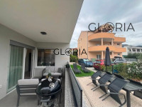 Kaštel Štafilić, 1-sobni stan 60 m2 + vrt 90 m2 + 1 PM