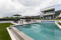Kaštel Stari, luksuzna vila s bazenom i pogledom na more