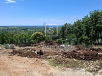 KAŠTELIR, GRAĐEVINSKO ZEMLJIŠTE S PANORAMSKIM POGLEDOM