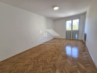 Knežija, 2 spavaće sobe, balkon, odlična lokacija