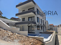 Komforan 3-soban stan s vlastitim privatnim bazenom, Okrug Gornji!