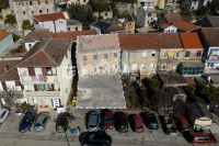 Komin, obiteljska kuća u nizu