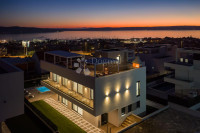Vila s pogledom na more i bazenom